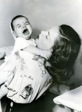 Judy GARLAND with Liza MINNELLI as a baby, 1947