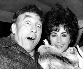 Elizabeth TAYLOR with Frankie HOWERD, London 1967