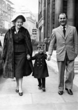 Martha EGGERTH, Jan KIEPURA with son Marjan in London