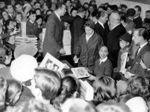 Josephine BAKER during an autograph session, Frankfurt am Main 1957