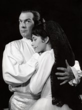 Ullrich HAUPT and Vera TSCHEKHOWA on stage
