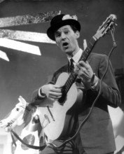 Silvio FRANCESCO with guitar