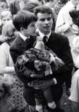 Horst BUCHHOLZ and son Christopher, 1966