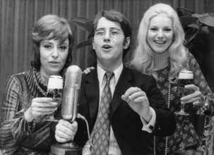 Frank ELSTNER receives the 'Golden Microphone', 1971