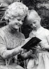 Marika RÖKK writing an autograph, 1971