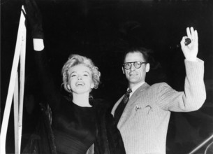 Marilyn MONROE and Arthur MILLER, waving