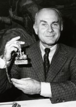 LORIOT with the Karl Valentin Order, Munich 1974