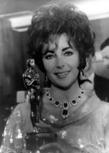 Oscar Awards 1967: Elizabeth TAYLOR, portrait with Oscar