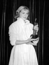 Hildegard Knef with Eulenspiegel statue