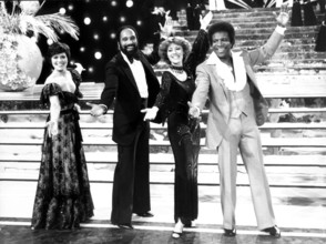 Lorne DALLAS, Ron WILLIAMS, Caterina VALENTE and Roberto BLANCO