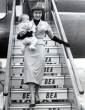 Elizabeth TAYLOR gets off the plane with her son
