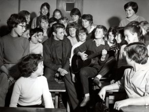 Peter KRAUS visits school class