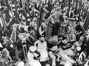 Leni RIEFENSTAHL filming