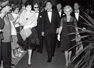 Yvonne FOURNEAUX, Federico FELLINI, Giulietta MASINA