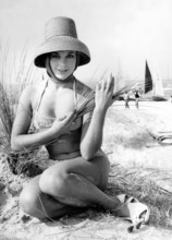 Elke SOMMER in a bikini with a straw hat on the beach in 1960