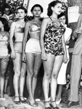 Sophia LOREN, in bikini, as 'Miss Elena', 1950