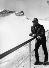 David NIVEN at the Zugspitze, 1971
