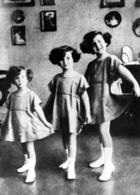 Zsa Zsa GABOR as a child with her sisters