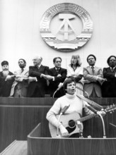 Dean REED at the World Peace Council memorial event