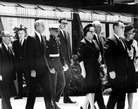 Marilyn MONROE, funeral, funeral procession with Joe DiMAGGIO, among others