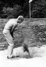 Steve McQUEEN playing golf