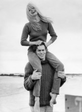 Laurent TERZIEFF carries Brigitte BARDOT on his shoulders, 1966