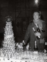 Paul NEWMAN celebrates his 40th birthday, 1965