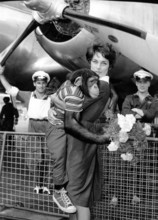 Vera TSCHEKHOWA with chimpanzee 'Moritz' at Hamburg Airport