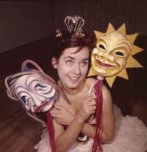 Vera CHEKHOWA with masks and crown