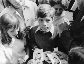 HEINTJE at an autograph session, Zurich 1969