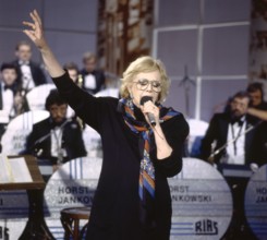 Hildegard KNEF performing, around the 1980s