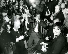 Liza MINNELLI at a press conference at the Hotel Savoy, London 1973
