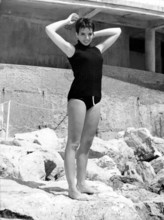 Liza MINNELLI in swimsuit on the beach, Monte Carlo