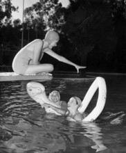 Jane GREER, Jane RUSSELL and Faith DOMERGUE at the swimming pool, undated