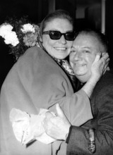 Zarah LEANDER and Peter KREUDER at Munich Central Station, 1964