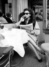Zarah LEANDER drinks a 'Berlin Molle', 1955