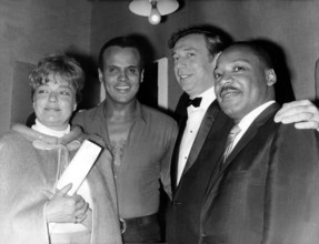 Simone SIGNORET, Harry BELAFONTE, Yves MONTAND and Martin LUTHER KING