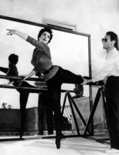 Gina LOLLOBRIGIDA with her dance teacher, 1955