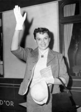 Judy GARLAND at London Airport, 1954