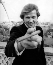 Roger MOORE in London, 1972