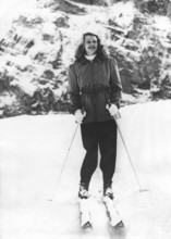 Rita HAYWORTH skiing in 1949