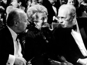 Heinz RÜHMANN with his wife and Gert FRÖBE, 1976
