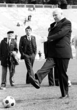 Gert FRÖBE with football