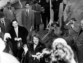 Rita HAYWORTH arriving in New York