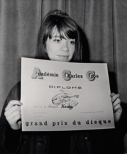 Francoise HARDY with music prize, 1963
