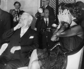 Charlie CHAPLIN and Sophia LOREN, 1965