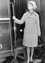 Sophia LOREN gets off a train