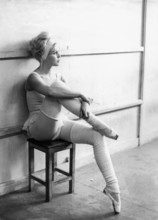 Brigitte BARDOT in ballet clothing