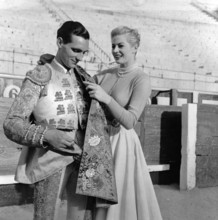 Anita EKBERG and Noviellero Joaquin CONTRERAS, at the bullfight