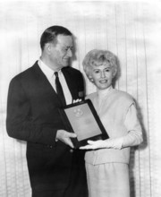 Barbara STANWYCK receives the Photoplay Award 1966